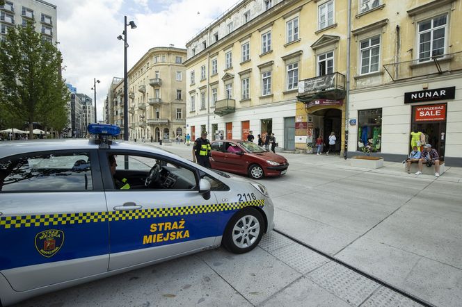 Pijana strażniczka miejska za kółkiem radiowozu. Zaskakujący finał policyjnej kontroli na Białołęce
