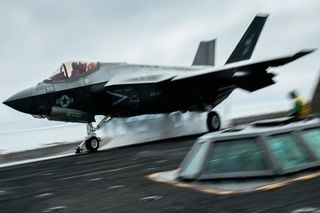 US Navy i US Marine Corps otrzymały kolejne F-35C. Setny Lightning II przekazany