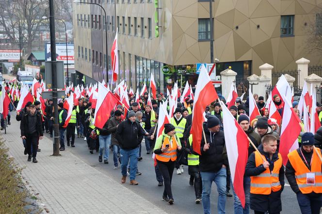 Protest rolników 20 marca w Lublinie. Przeszli ulicami miasta pod LUW
