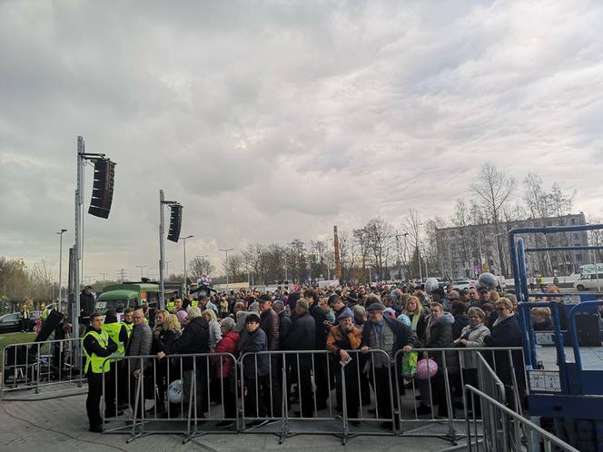 Katowice: Galeria Libero otwarta, tłumy ludzi czekały na otworzenie drzwi!