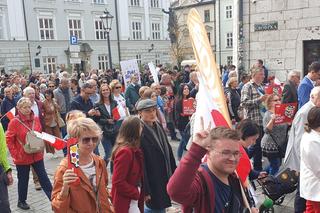 Marsz dla Lepszej Polski zgromadził tłumy krakowian. Uczestnicy przeszli spod Wawelu na Rynek Główny