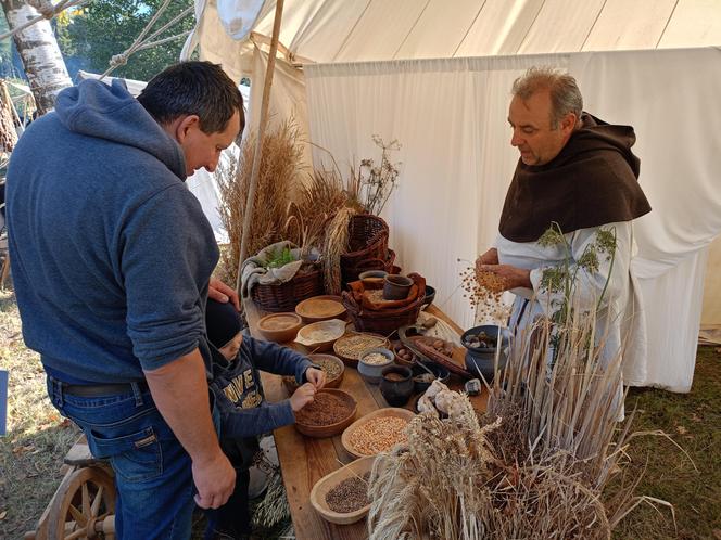 Odbywający się w Mrozach Festyn Archeologiczny to wydarzenie, które z roku na rok przyciąga coraz więcej umieszkańców regionu i turystów