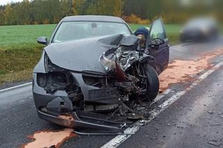 21-latek w bmw wyprzedzał na podwójnej ciągłej. Doprowadził do czołówki, są ranni