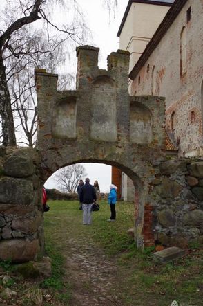 Ten kościół dawniej był zamkiem. To tam znajduje się Święty Graal? [ZDJĘCIA]