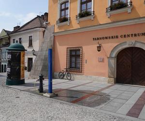 Tarnów walczy z falą upałów. Na ulicach rozdawana jest woda, stanęły również kurtyny wodne