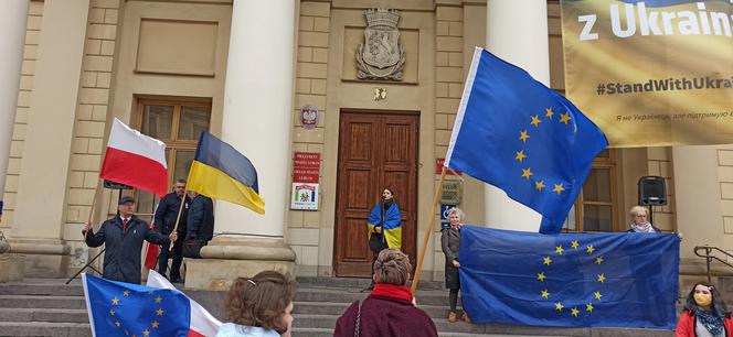Wspólne śpiewanie "Ody do wolności" dla Ukrainy
