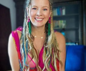 Anna Powierza dostaje zdjęcia członków