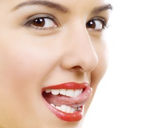 Kolczyk w języku, kolczyk w wardze - niszczy zęby!