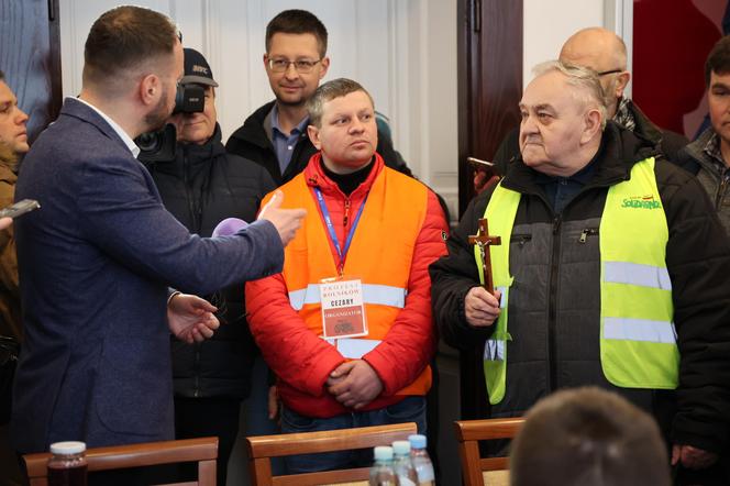 Protest rolników 20 marca przed Lubelskim Urzędem Wojewódzkim w Lublinie