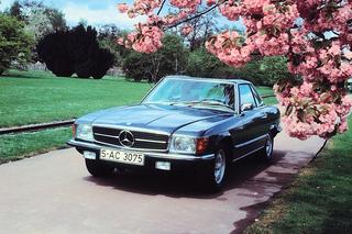 Produkowano go aż 18 lat. Mercedes-Benz SL serii R 107 obchodzi 50. urodziny - historia modelu