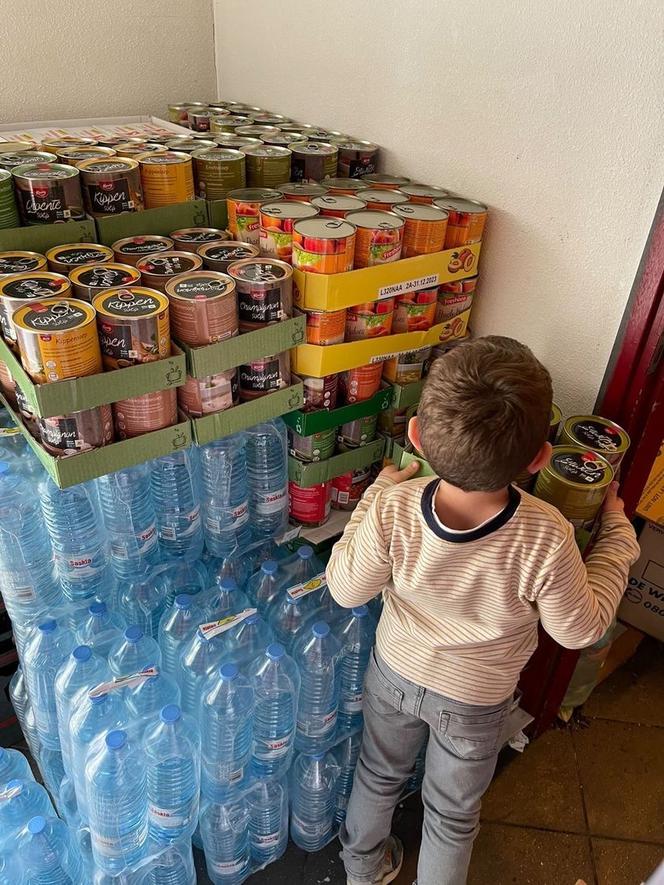 Znana pisarka, biznesmen z Holandii i menadżerka gwiazd zawieźli dary dla Ukrainy i uratowali koty