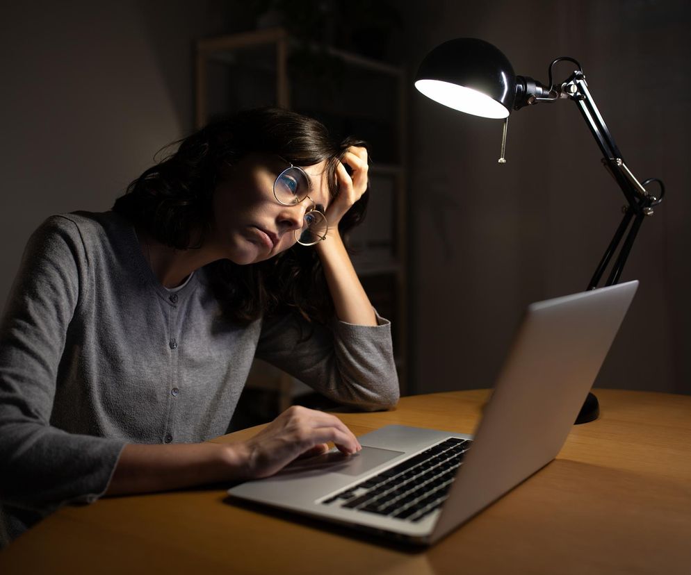 Zmrok po pracy cię przytłacza? Oto 5 sposobów na lepsze samopoczucie