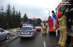Dąbrowa Górnicza: Pijany kierowca kradzionym autem doprowadził do kolizji z autobusem. Dwie osoby zostały ranne [ZDJĘCIA]