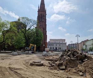 Tak teraz wygląda plac Wolności w Bydgoszczy. Powrót kwiaciarek ponownie opóźniony