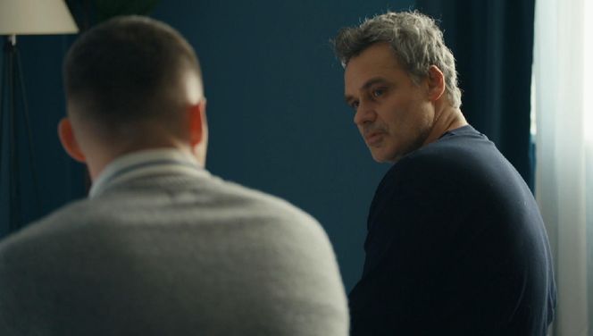 Barwy szczęścia, odcinek 3197. Darek (Andrzej Niemyt), Karol (Jan Wieczorkowski)