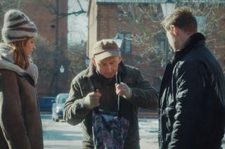 M jak miłość, odcinek 1867. Kama (Michalina Sosna), złodziej (Ryszard Kluge), Marcin (Mikołaj Roznerski)