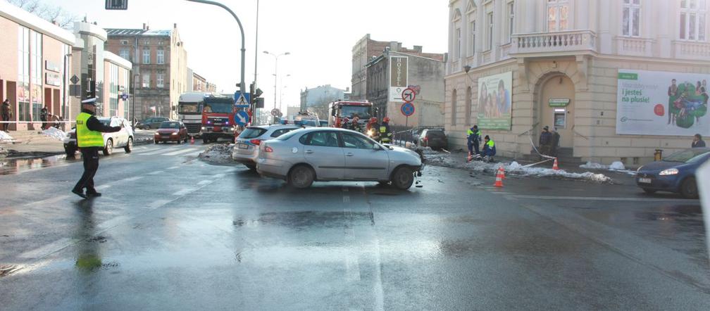 Śmiertelne potrącenie w Inowrocławiu! Nie żyje 54-letnia kobieta [ZDJĘCIA]