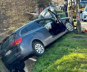 Huknął w słup i wpadł do rowu. Na miejscu lądował śmigłowiec ratunkowy