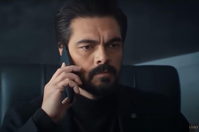 Yaman otrzymuje telefon od ochroniarzy 