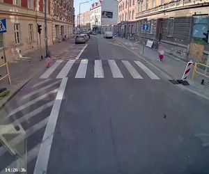 5-latka wbiegła przed autobus. Dramat w Bytomiu
