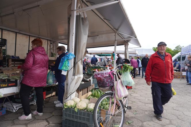 Ceny warzyw i owoców na targowisku w Skarżysku