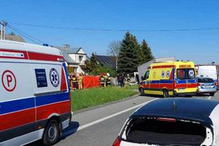 Potworne zderzenie w Ładnej pod Tarnowem. 37-latka nie żyje. Na jej pas zjechała 12-tonowa ciężarówka [ZDJĘCIA]