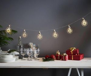 Świetlne dekoracje na Boże Narodzenie