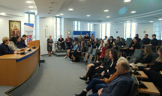 Debaty siedleckiej młodzieży ze szkół podstawowych i średnich odbyły się w ramach kampanii profilaktycznej Widzę Rozmawiam Reaguję 2025