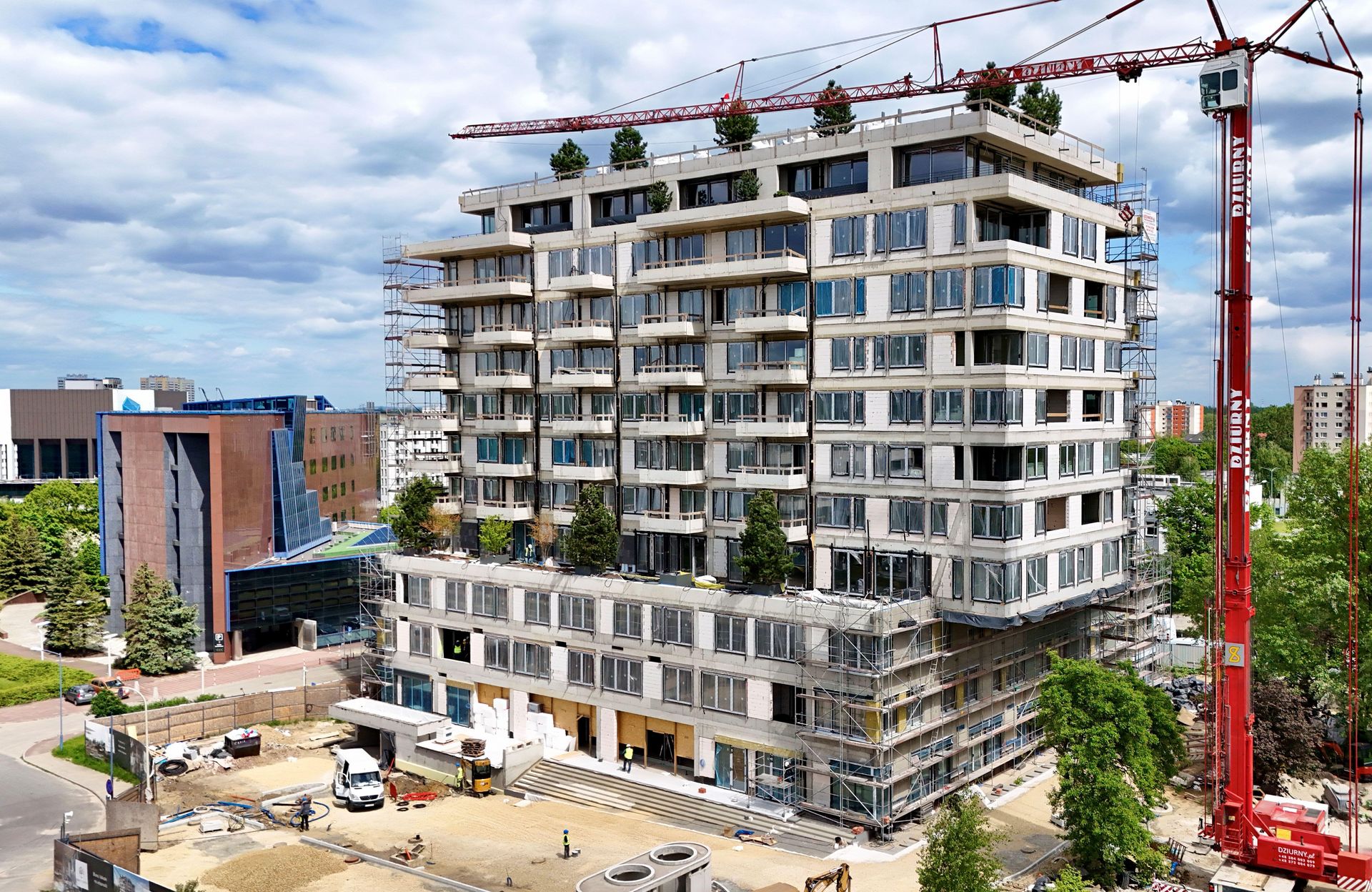 Pionowy lat w Katowicach na budynku Damrota Garden