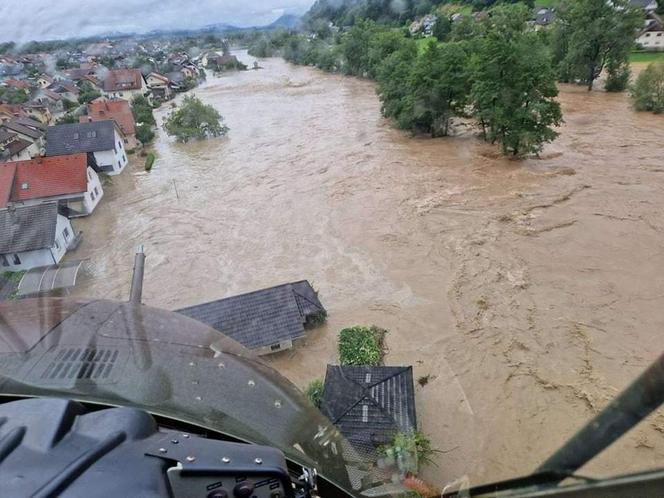 Armagedon pogodowy w całej Polsce, także w woj. śląskim. Zalane posesje, ulice, zerwane mosty. W Słowenii są ofiary śmiertelne