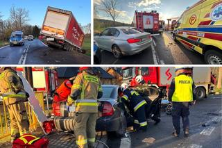 Samochód nagle wjechał pod ciężarówkę. Kierowcy w ciężkim stanie trafili do szpitala 