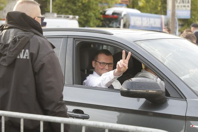 Karol Nawrocki przyjechał do TVP. Symboliczny gest i mocne wsparcie z zaplecza