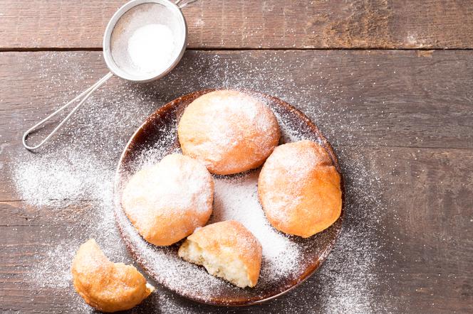 Pączki pieczone, drożdżowe z lukrem wg przepisu babci Krysi