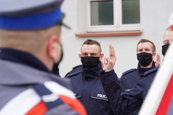 Ślubowanie ponad stu nowych policjantów w Olsztynie. Będą służyć w całym regionie [ZDJĘCIA]