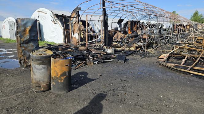 Gigantyczny pożar w Czaczu! Spłonęły magazyny antyków [ZDJĘCIA]