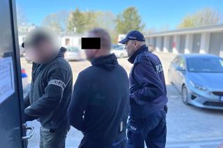 Wpadli na podwórko z bronią, zaczęli bić i krzyczeć. Teraz są w areszcie