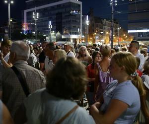 Potańcówka przed Teatrem Śląskim w Katowicach