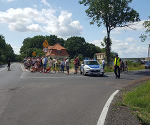 W Henrykowie koło Leszna kibice czekają na kolarzy 80. Tour de Pologne 