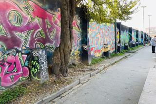 Kolorowy mural przy rynku maślanym