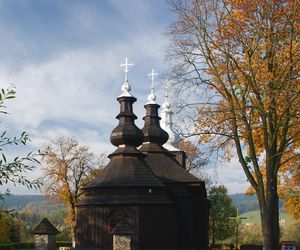 To malownicza wieś w Małopolsce założona przez króla. Została przekazana biskupom