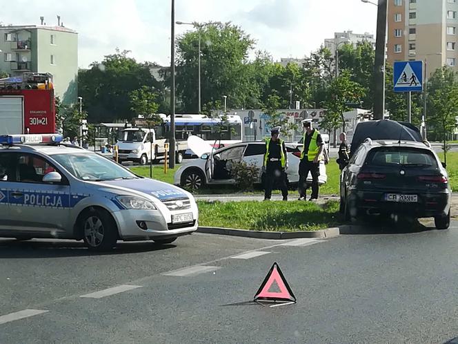 Wypadek na ul. Szubińskiej w Bydgoszczy. Spore utrudnienia dla kierowców! [ZDJĘCIA]