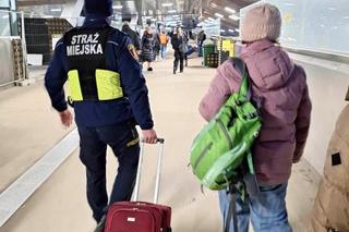 Kobiecie pomogli strażnicy miejscy