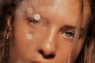 Naturalny, świetlisty make-up to idealna propozycja na dzień 