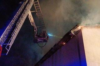 Magazyn w pow. zamojskim zapłonął od uderzenia pioruna