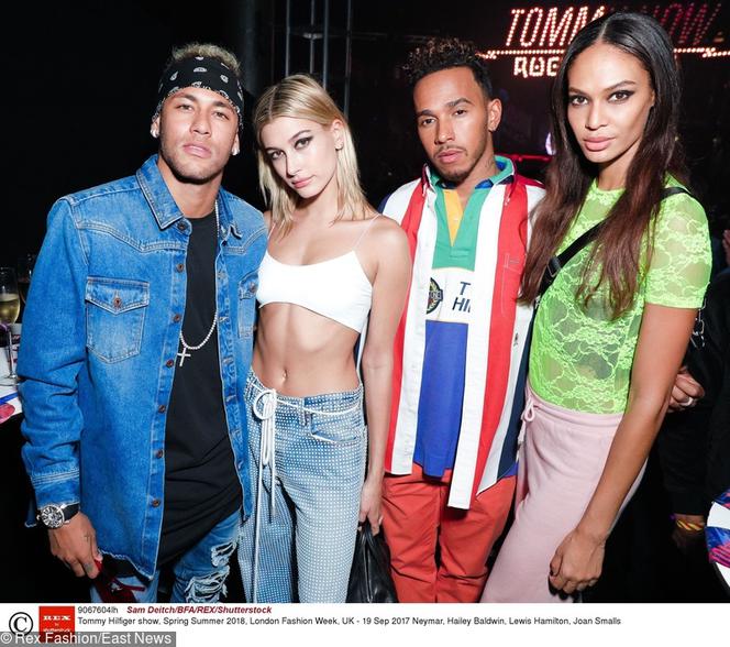 Neymar szalał w nocnym klubie w otoczeniu pięknych modelek!