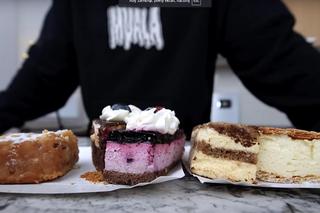 YouTuber testuje jedzenie w Sejmie