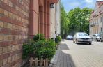 Mieszkanka Mokotowa musi zapłacić karę za posadzenie kwiatów. Kwota powala na kolana! Urząd mówi jasno