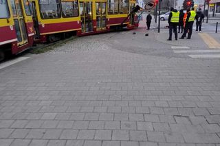 Łódź. Wypadek na skrzyżowaniu Aleksandrowskiej z Rydzową. Tramwaj zderzył się z ciężarówką [ZDJĘCIA].