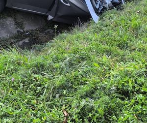 Osobówka zmiażdżona przez tira. W środku zakleszczony 40-latek. Nie udało sięgo ocalić