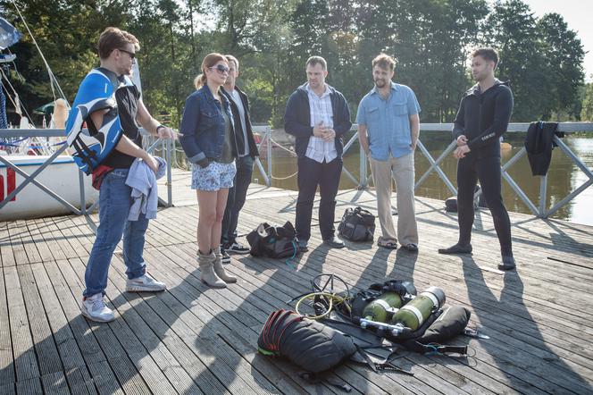 Strażacy odc. 4. Adam Wojnar (Maciej Zakościelny), Magda (Marta Ścisłowicz), Boguś (Dawid Zawadzki), Dario (Michał Żurawski), Maciek (Sebastian Fabijański)